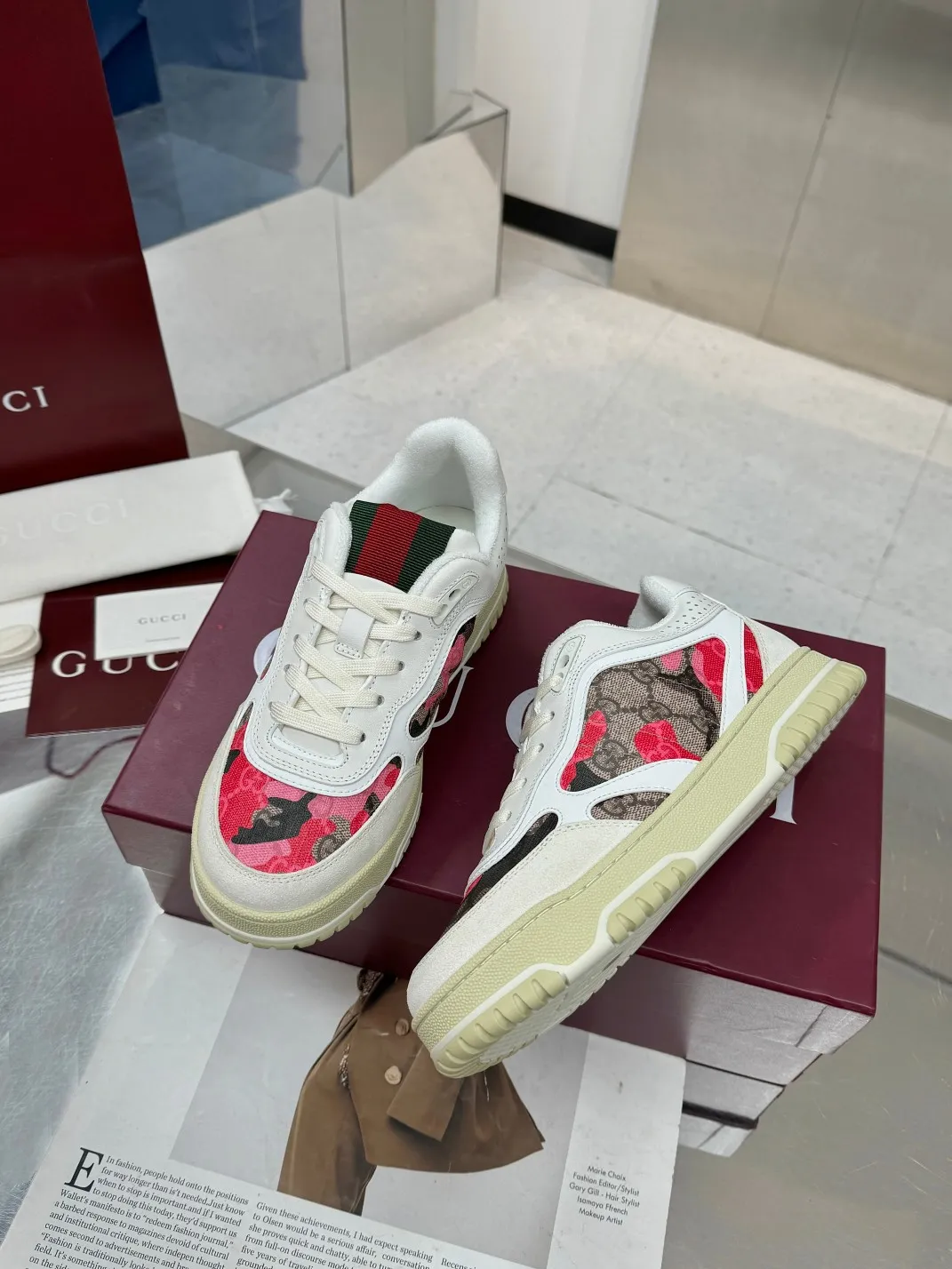 Men's Men's Shoes 💰640 Gucci Gucci's latest hot-selling series of high and low-top distressed couple sneakers are shipped. The originals are purchased, developed and manufactured. This high-low top sneaker adopts a basketball-style silhouette design, cleverly integrated with hollow panels and distressed effects, showing its unique ingenuity. The ingenuity incorporates brand logo details such as interlocking Double G styling accessories and Gucci lettering, a low-key tribute to the brand's design heritage.  ▪️ Fabric: Original customized imported first-layer cowhide ▪️ Lining: Sweat-absorbent and deodorant towel lining ▪️ Sole: Original molded TPU sole ▪️ Sole thickness: 3cm ▪️ Size: 36-40 (35 women 41 custom-made